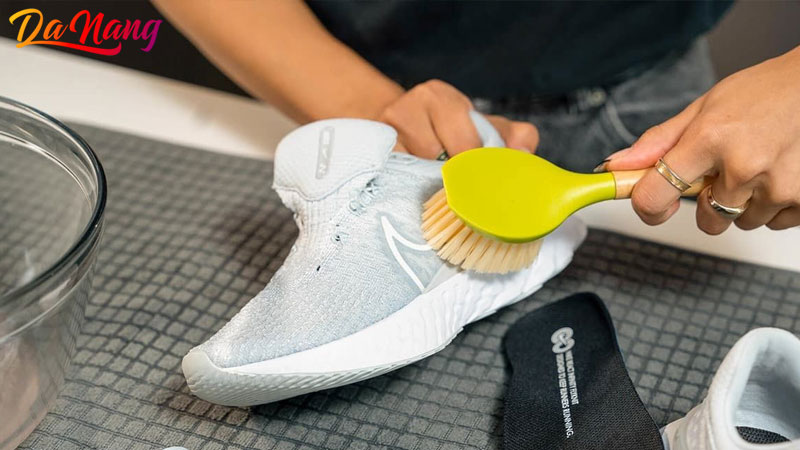 Top-10-dich-vu-ve-sinh-giay-o-da-nang-khu-mui-sach-se-thanhphodanang