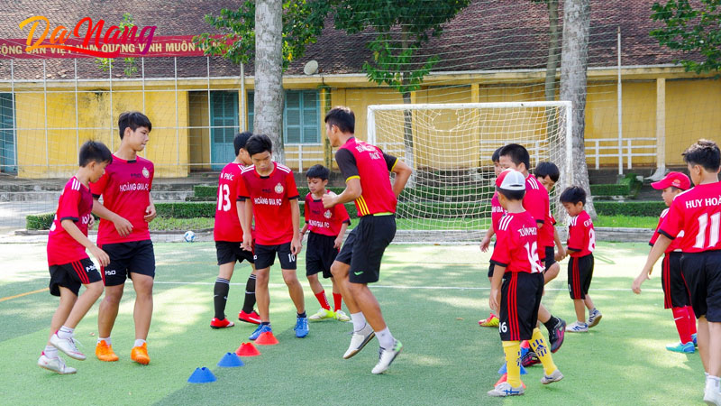 Top-7-lop-hoc-bong-da-tre-em-o-da-nang-chuyen-nghiep-thanhphodanang