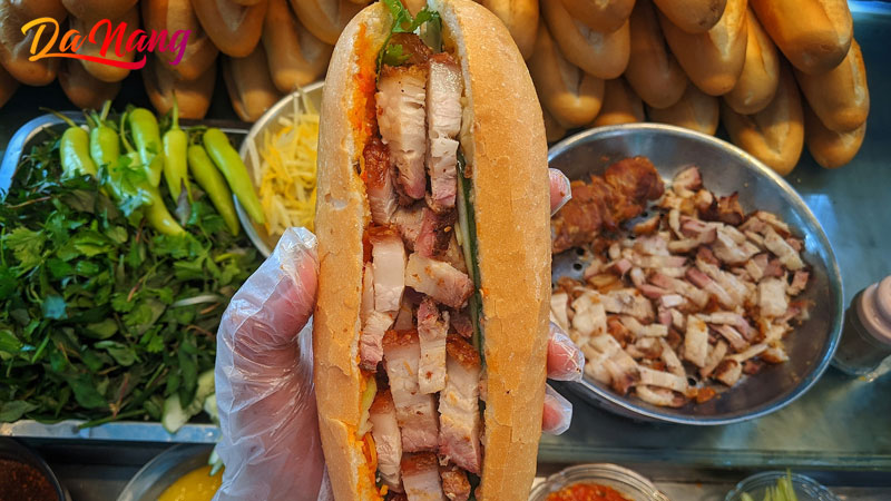 Banh-mi-heo-quay-ba-hoang-1-thanhphodanang