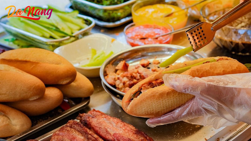 Banh-mi-heo-quay-be-hieu-1-thanhphodanang