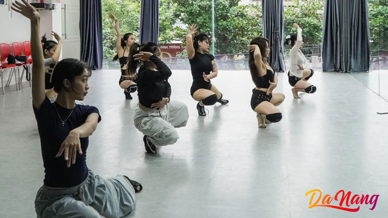 Jan-dance-thanhphodanang