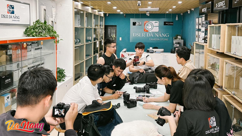 Dslr-da-nang-cam-ket-mang-den-trai-nghiem-mua-sam-may-anh-dang-cap