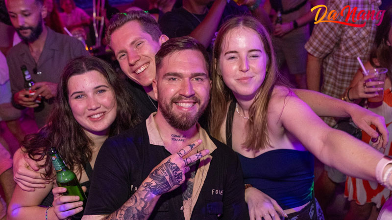 Funky-donkey-bar-thanhphodanang