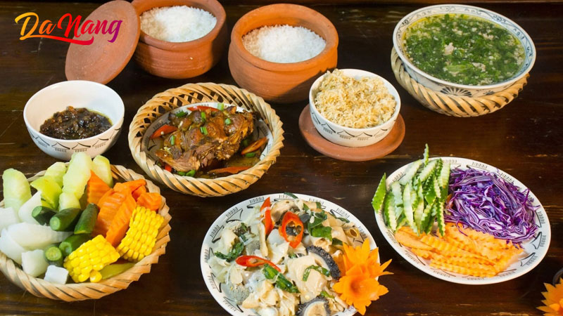 Top-10-nha-hang-com-nieu-o-da-nang-ngon-chuan-vi-an-la-ghien-thanhphodanang