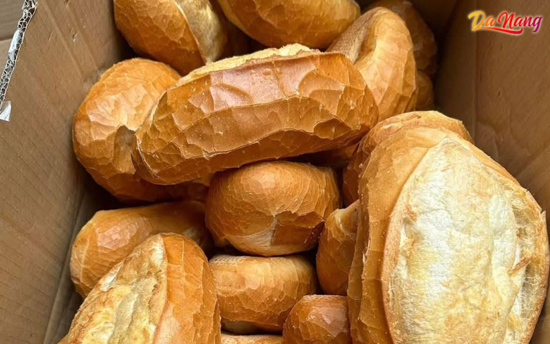 Cach-thuong-thuc-banh-mi-thanh-co-dung-chuan-thanhphodanang